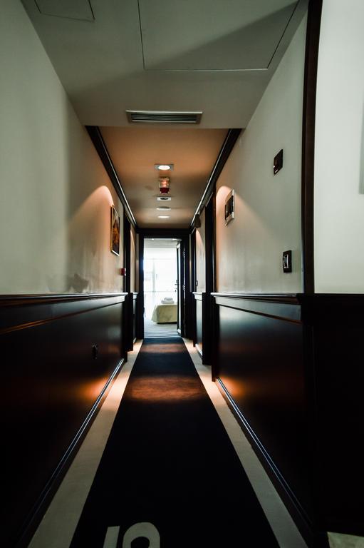 Hotel Amsterdam Budua Esterno foto