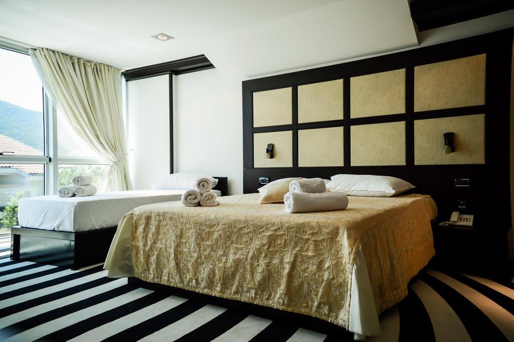 Hotel Amsterdam Budua Esterno foto
